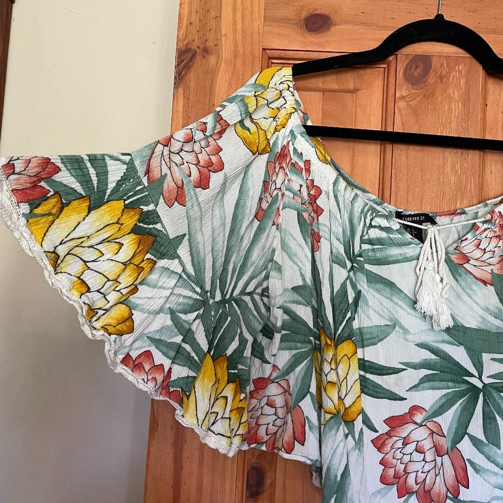 Floral/ Tropical Forever 21 Summer Tops *2 PACK* - Picture 4 of 10